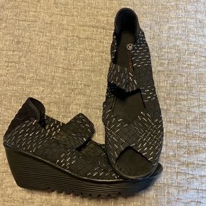 NWOT Never Worn Bernie Mev Clog